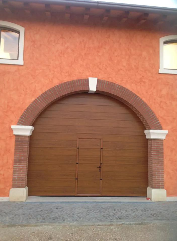 Portone sezionale a Verona
