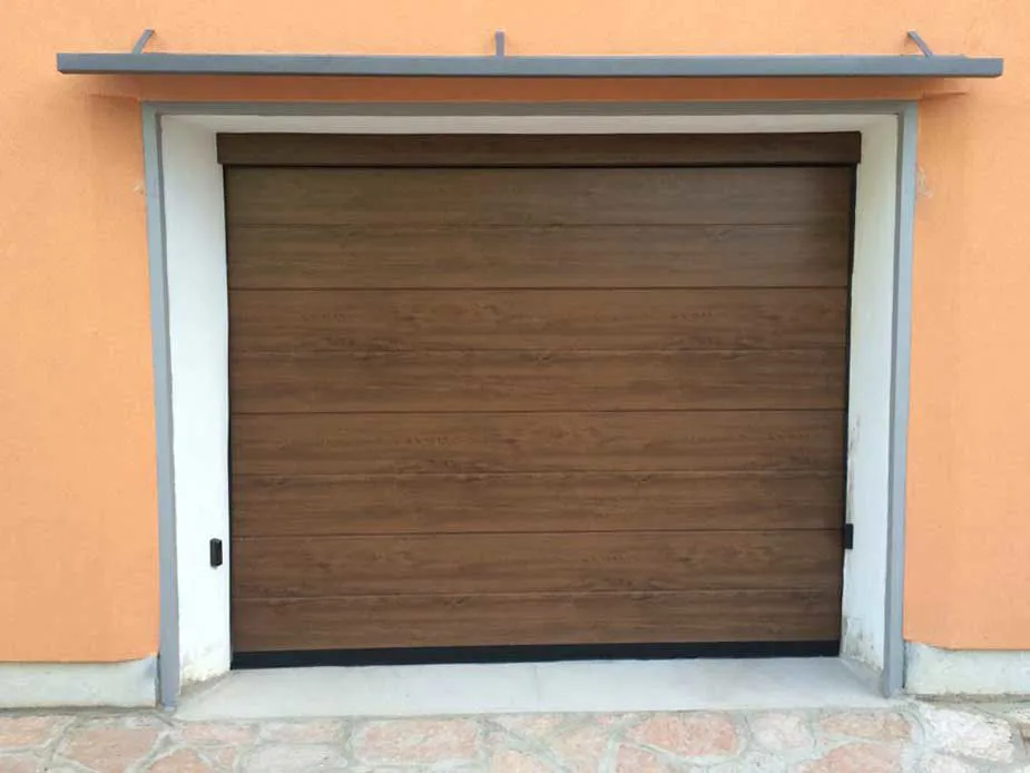 Portone sezionale motorizzato 
