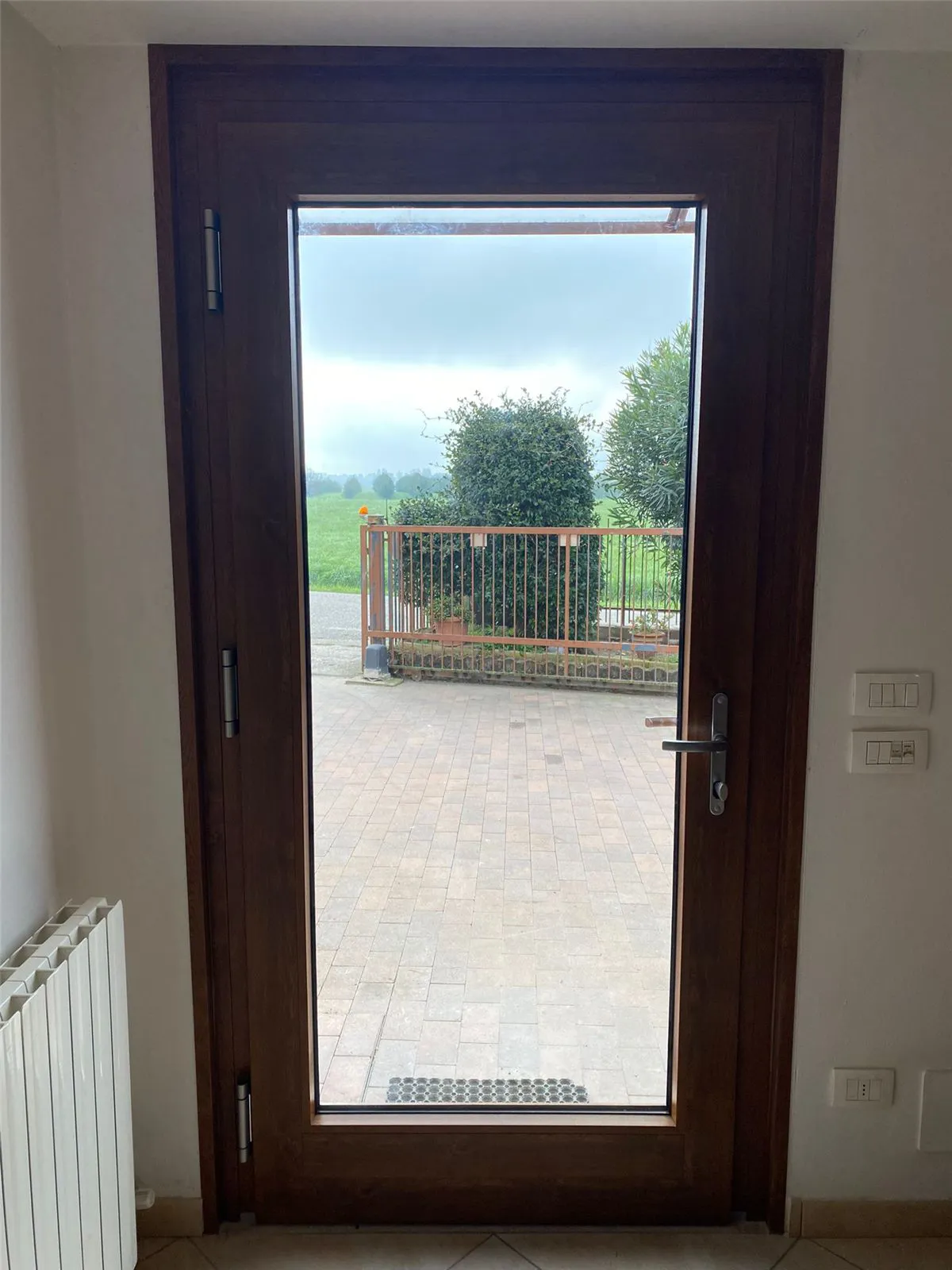 Portoncino effetto legno con vetro intero, vista interna