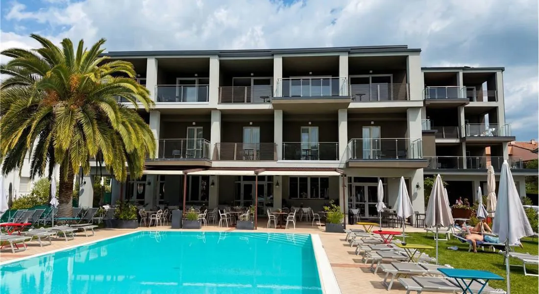 Serramenti per hotel con piscina