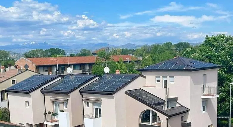 Complesso residenziale con nuovi serramenti